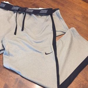 NIKE Therma-Fit sweatpants Large